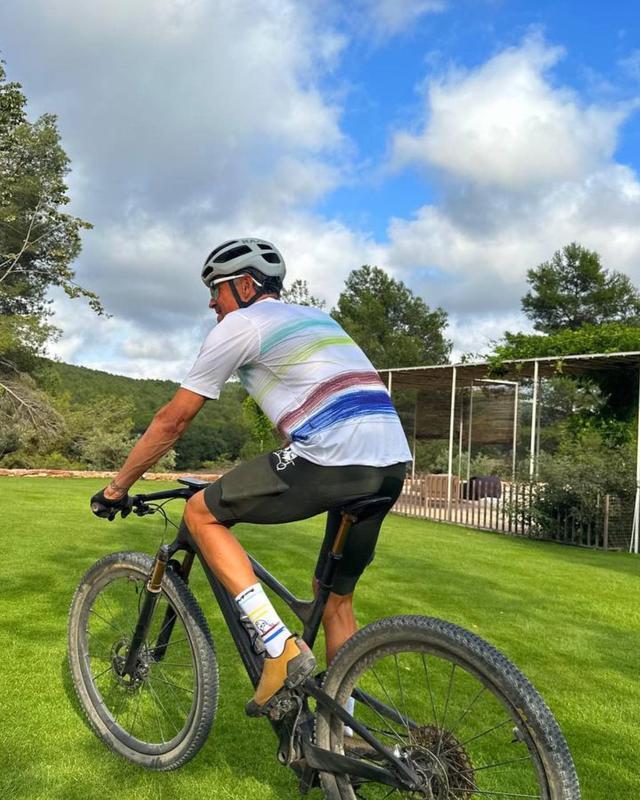 巴黎官方:主帅恩里克因骑车摔倒致锁骨骨折,将接受手术